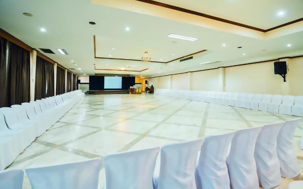 The Pine Resort Pathum Thani Ngoại thất bức ảnh
