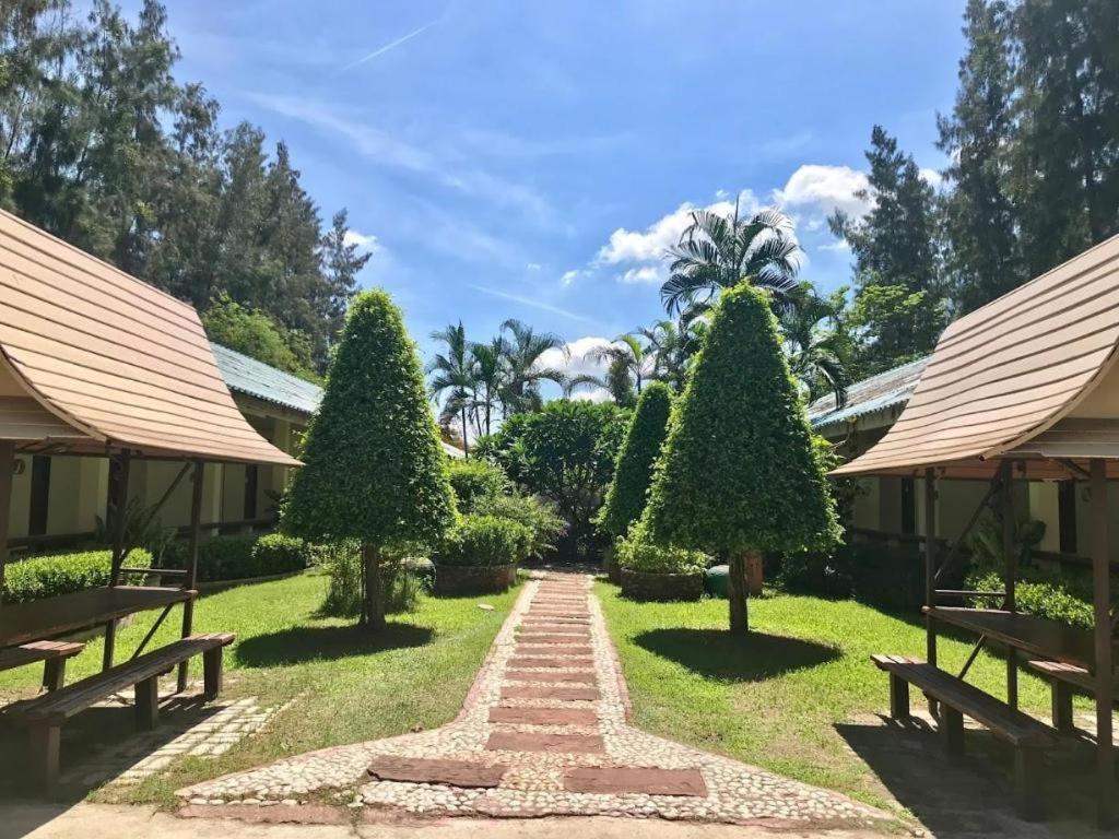 The Pine Resort Pathum Thani Ngoại thất bức ảnh